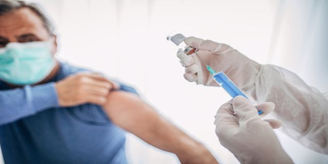 covid-19 aşısı kimlere uygulanabilir? kimlere uygulanamaz?