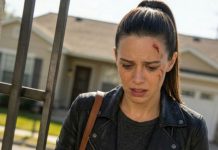 Dok sam izlazila iz kuće svojih svekra i svekrve bez ičega, moj svekar mi je pružio crnu plastičnu kesu i rekao: „Baci ovo usput.“ Ali kada sam je otvorila kod kapije… ruke su mi počele da drhte. Dok sam izlazila iz kuće svojih svekra i svekrve bez ičega, moj svekar mi je pružio crnu plastičnu kesu i rekao: „Baci ovo usput.“ Ali kada sam je otvorila kod kapije… ruke su mi počele da drhte. - featured image