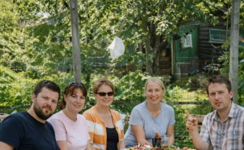 Moj muž je pozvao rodbinu na svoj rođendan, a ja sam im pripremila njegova omiljena jela: ali brat mog muža se cijelu večer žalio kako loše kuham i čak ga je žalio «zbog tako užasne žene» 😨