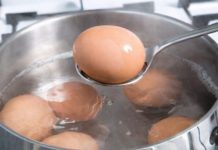 Jaja stavljate u hladnu ili ključalu vodu? STARINSKI SAVJET KAKO DA PRAVILNO SKUHATE JAJA – nikad ih lakše nećete oguliti (SAVJET)