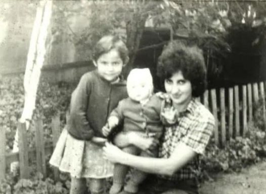 ZAŠTO NE TREBA DRŽATI FOTOGRAFIJE UMRLIH LJUDI U KUĆI Razlog će vas zapanjiti! ZAŠTO NE TREBA DRŽATI FOTOGRAFIJE UMRLIH LJUDI U KUĆI Razlog će vas zapanjiti! - featured image