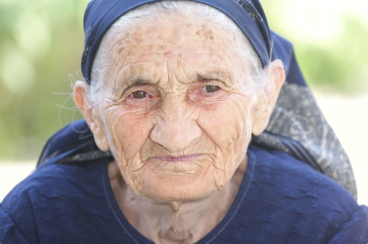 7 stvari koje nakon 60. godine ne treba držati na vidnom mestu u kući: Veruje se da donose samoću i bedu - featured image