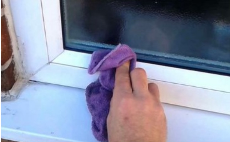 SAMO ISKUSNE DOMAĆICE ZNAJU DA SE PVC VRATA ČISTE UZ POMOĆ OVE VOĆKE: Oribaće svu MASNOĆU i FLEKE za tren oka - featured image SAMO ISKUSNE DOMAĆICE ZNAJU DA SE PVC VRATA ČISTE UZ POMOĆ OVE VOĆKE: Oribaće svu MASNOĆU i FLEKE za tren oka - featured image
