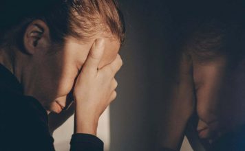 Kako prepoznati emocionalno nestabilnu osobu koja glumi da je “sasvim normalna”? Obratite pažnju na NJIHOVE rečenice i reakcije Kako prepoznati emocionalno nestabilnu osobu koja glumi da je “sasvim normalna”? Obratite pažnju na NJIHOVE rečenice i reakcije - featured image