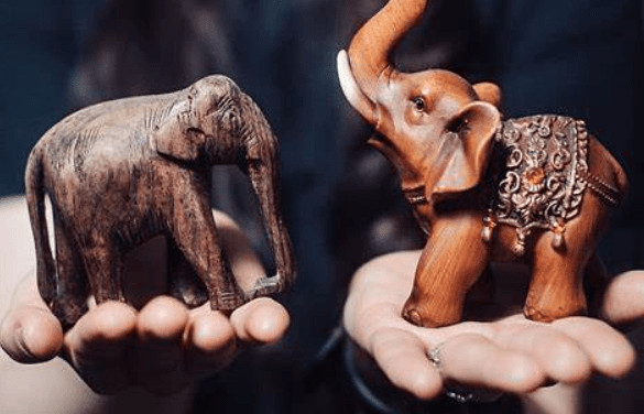 Gdje postaviti figuricu slona u domu i šta njen položaj, prema tradiciji, znači za mir i blagostanje - featured image Gdje postaviti figuricu slona u domu i šta njen položaj, prema tradiciji, znači za mir i blagostanje - featured image