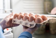 Koliko jaja zaista mogu stajati u frižideru i šta najviše utiče na njihovu svježinu Koliko jaja zaista mogu stajati u frižideru i šta najviše utiče na njihovu svježinu - featured image